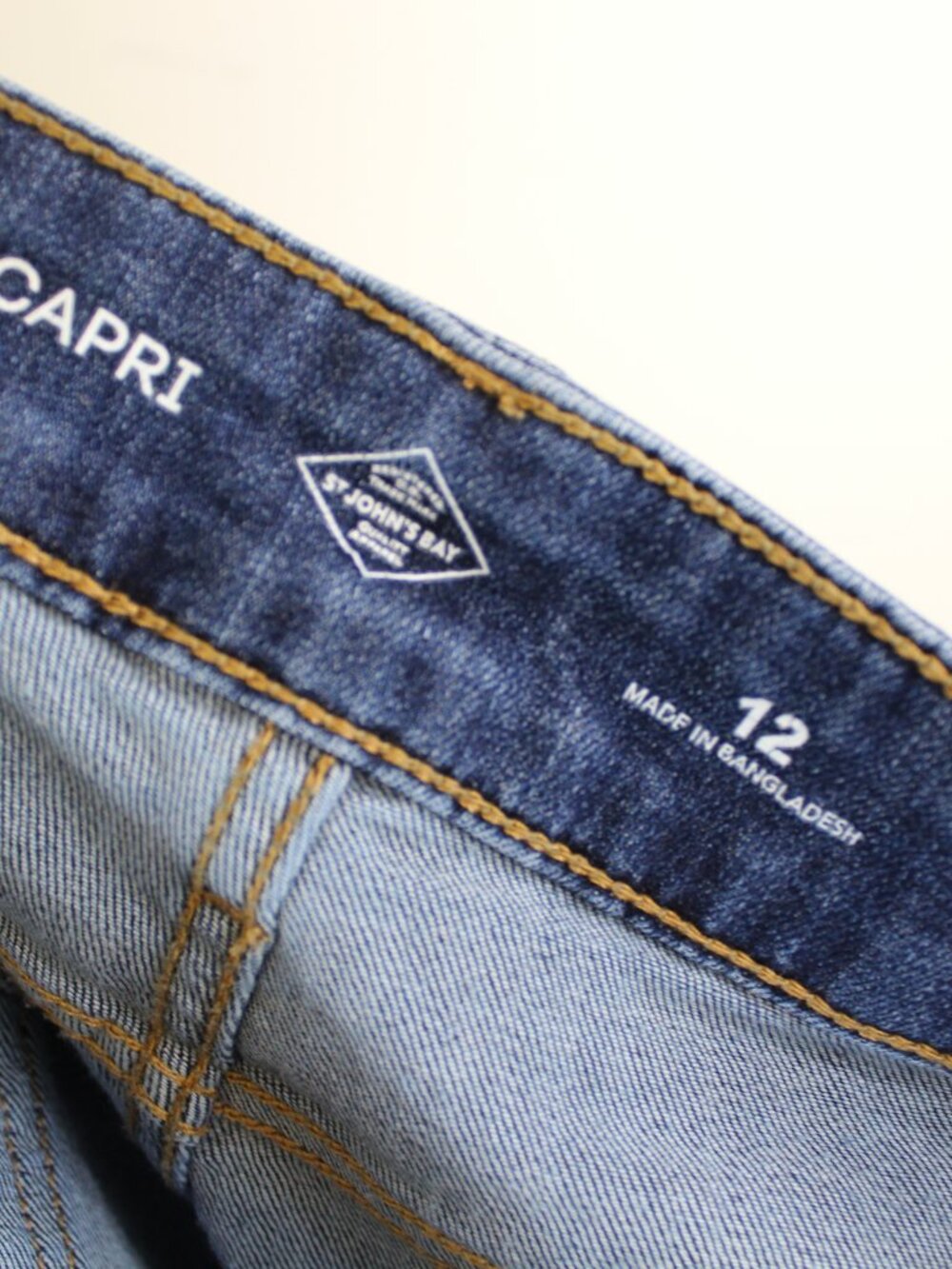 St Johns Bay Capri Jeans Size 12 Mid Rise Stretch Denim Blue Cropped - Picture 6 of 8